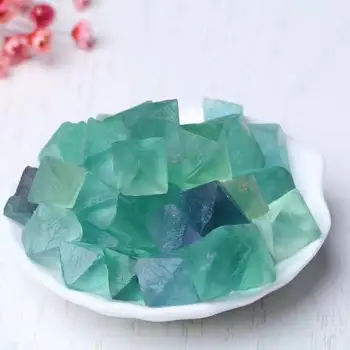 Dabas octahedral zaļā kvarca kristāla kristāla minerālu un akmens skaisti produktiem