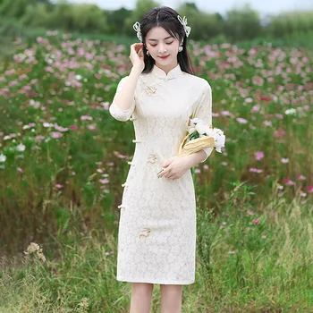 Dāma Baltā Mežģīņu Qipao Slim Izšuvumi Ziedu Cheongsam Elegants Frēzēšana Mandarīnu Apkakles Ķīniešu Kleita Classic Īss Vestidos