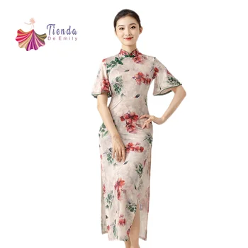 Luksusa Moderna Sieviešu Cheongsam Drēbes Ledus Šķiedras Drukāt Ziedu Qipao Tradicionālā Ķīniešu Kleita Dejotāju Apģērbs ar Īsām Piedurknēm Pieaugušo