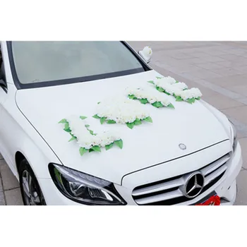Simulācijas jaunu kāzu dekorēšana, kāzu piegādes mīlestība galvenā apdarei atpakaļskata spogulis un divi balti ziedi